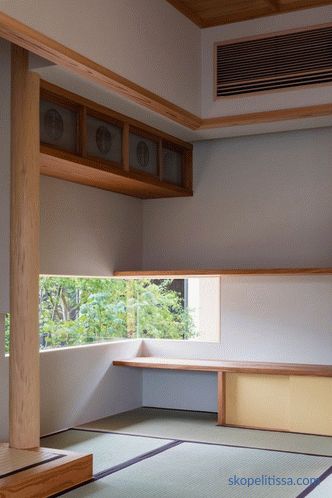 Hiiragi-ház - U-alakú ház, amelynek központjában udvar és családfa található