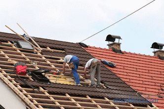 Csukd be a tetőt az országban - a munka árát, mennyibe kerül az ország magánházában lévő tető blokkolása