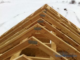 A ház tetőjének építése - az építési szakaszok és az elemek rögzítési módjai