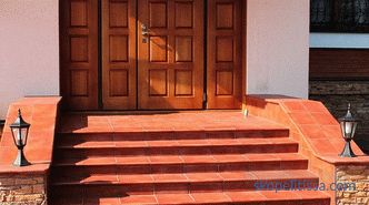 szabadtéri lépcsők egy privát ház fából, fotó