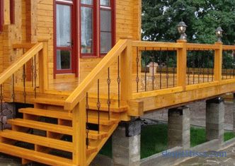 Egy fából készült vidéki ház veranda csinálja magát: ötletek és fotók