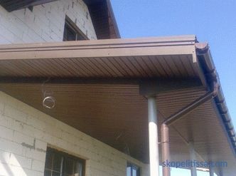 a tetővel felszerelt veranda építésének jellemzői